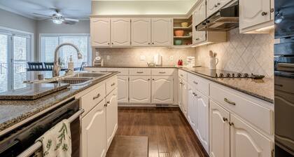 “Southern Charm” Home 4-bdrm, 4-bath on Isabella Golf Course!