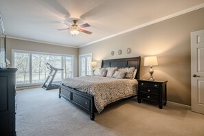 4 bedrooms, desk, iron/ironing board, free WiFi