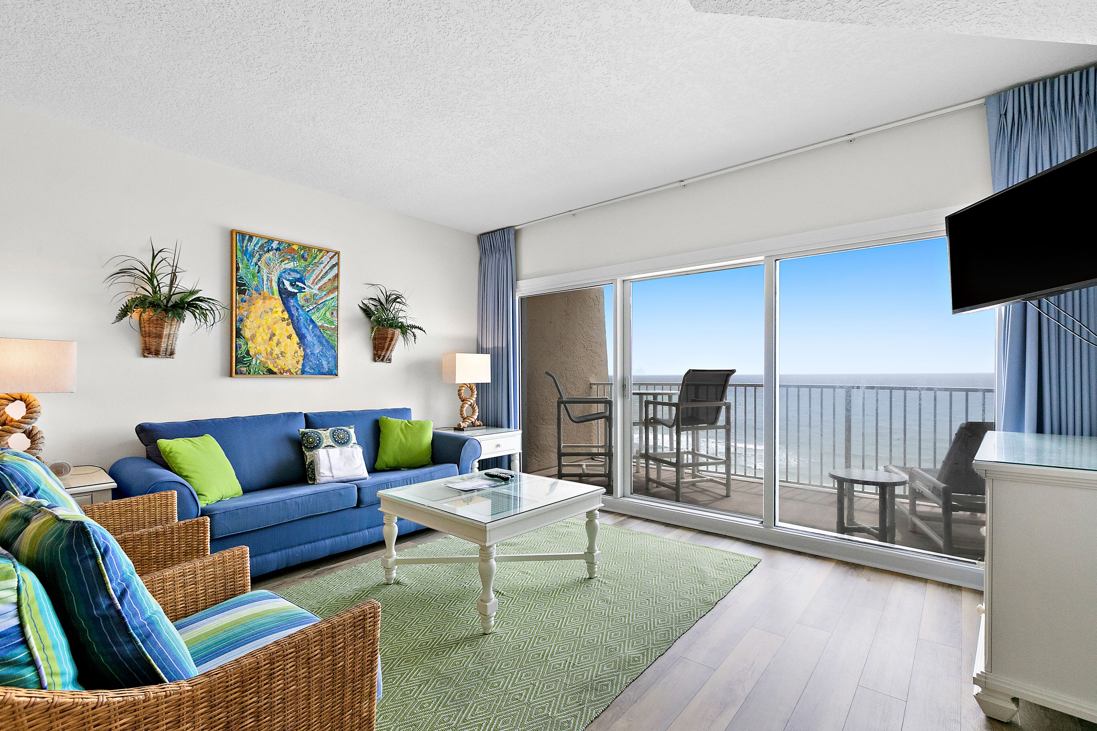 Welcoming Gulf-front Condo with W/D, pool, Gym & Tennis