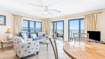 Tv, dvd-afspiller, videobibliotek, stereoanlæg