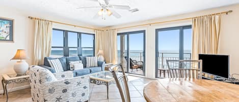 Fernseher, DVD-Player, Videothek, Stereoanlage