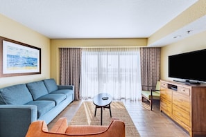 Fernseher, Videospiele, DVD-Player, Tischtennisplatte