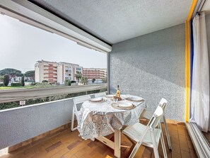 Outdoor dining - Floralies I by Interhome (Le Grau du Roi)