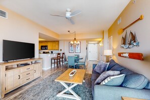 Flat-screen TV, DVD player, video library - Seventh floor inviting, open condo w/ shared pool/hot tub near everything (Destin)