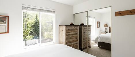 1 chambre, fer et planche à repasser, accès Internet, draps fournis