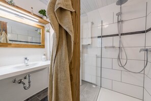 Dusche, Haartrockner, Handtücher