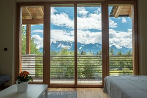 Interior - Holiday House "Haus Lichtenstern" with Wi-Fi, Balcony and Mountain View (Oberbozen)