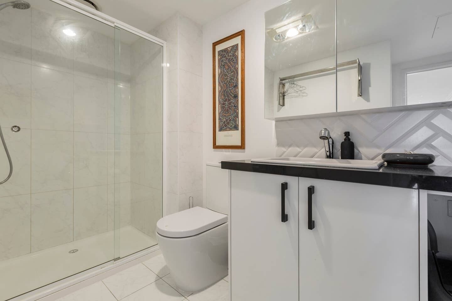 Melbourne and Southbank Gem with 3 bedrooms — image 4