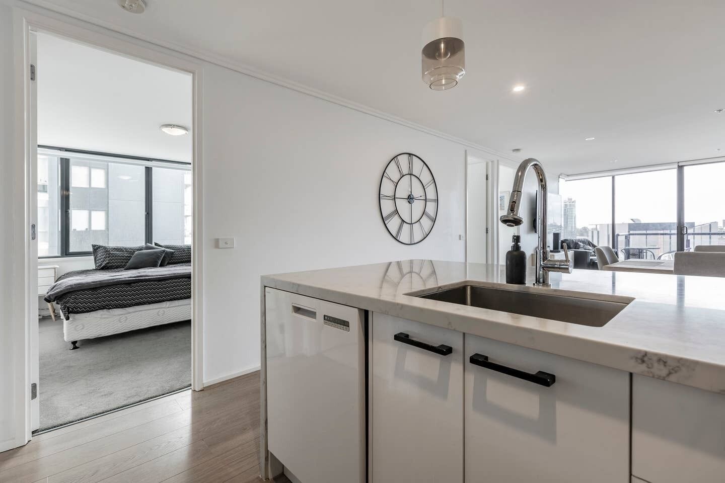 Melbourne and Southbank Gem with 3 bedrooms — image 17