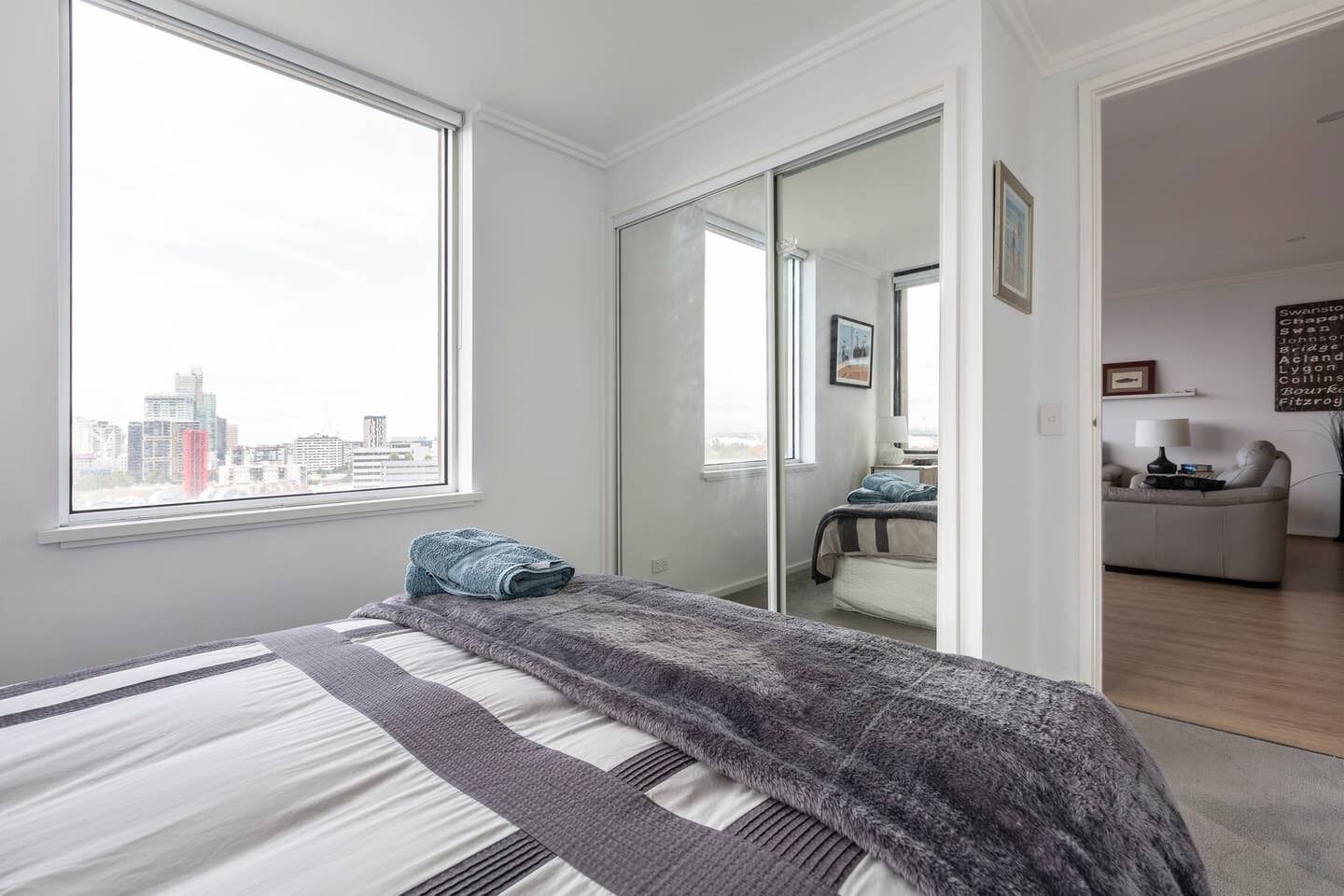Melbourne and Southbank Gem with 3 bedrooms — image 10