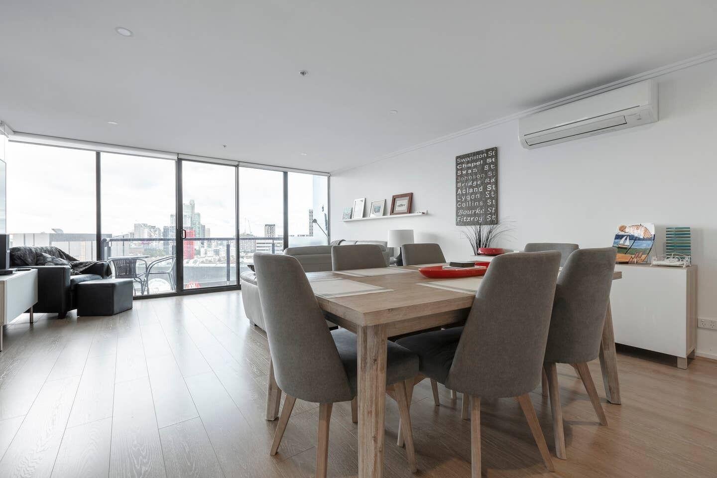 Melbourne and Southbank Gem with 3 bedrooms — image 5