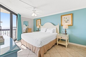 2 bedrooms, iron/ironing board, Internet, bed sheets - 4th Floor Welcoming Condo, On-site pool w/ bar & restaurant (Destin)