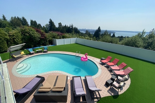 Heated pool is available with extra charge and at least 5 days notice.