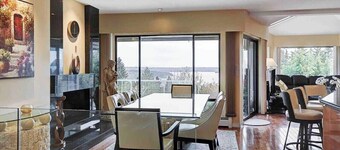 8 bedrooms,12 beds with amazing view & pool in Vancouver