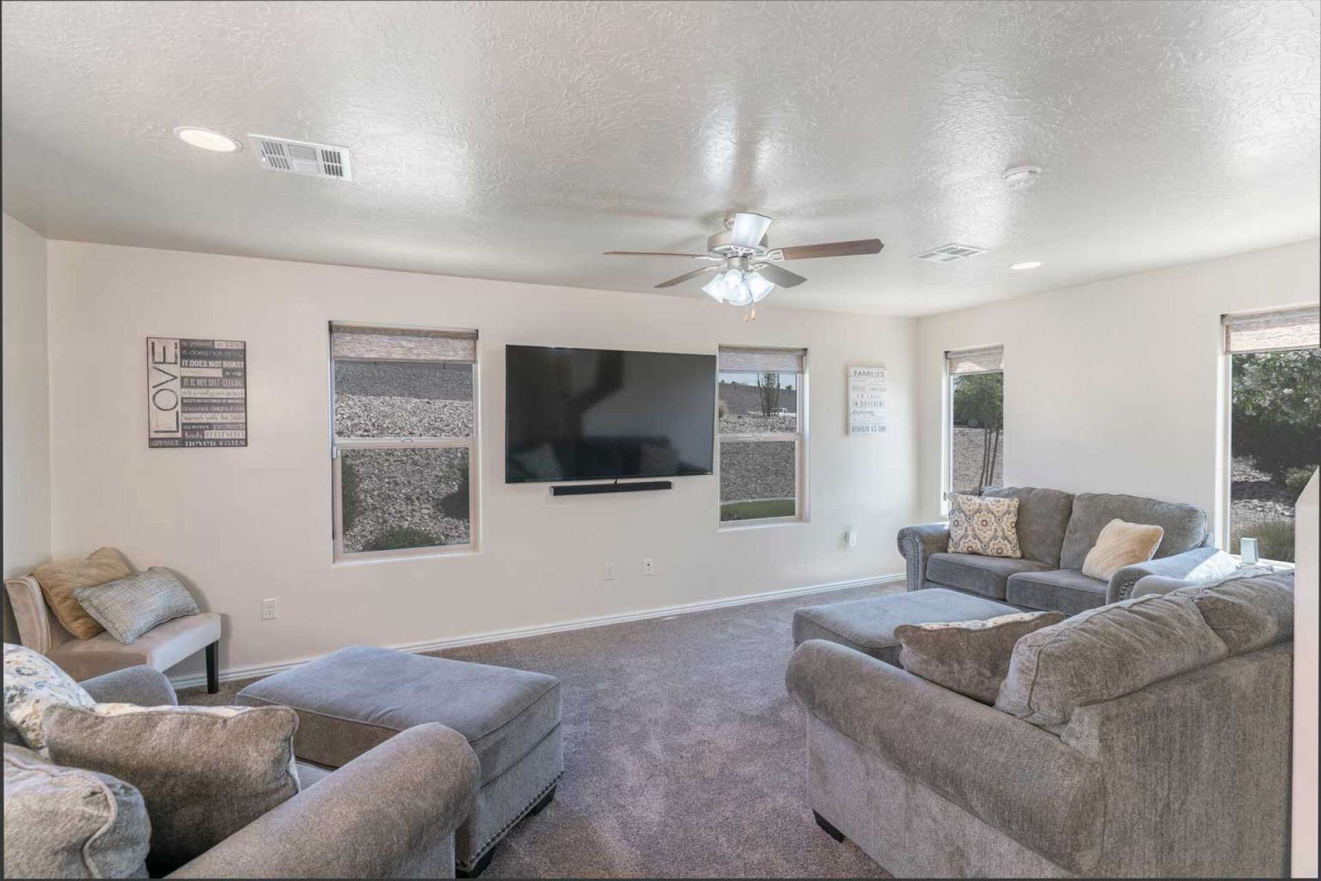 FREE Pass to State Park, 45 min to Zion, Work Station, 5 TVs, Pool, Hot Tub, Boat/Trailer Parking