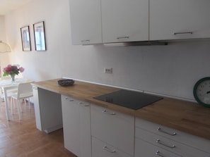 Fridge, oven, stovetop, coffee/tea maker - il balcone sul lago (Magreglio)
