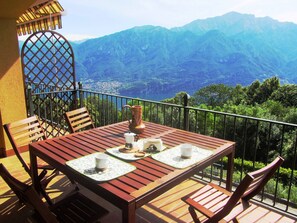 Outdoor dining - il balcone sul lago (Magreglio)