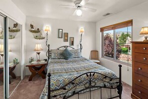2 bedrooms, desk, iron/ironing board, free WiFi