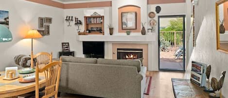 Fernseher, Kamin, DVD-Player, Arbeitsbereiche