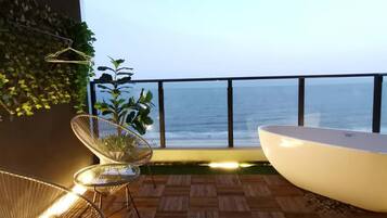 Deluxe Double Room, Bathtub, Sea View | Desk, free WiFi