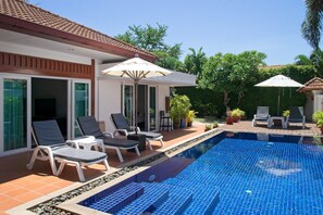 Outdoor pool - Busaba Villa 11 - 4 Bedroom - Pool (Tambon Nong Kae)