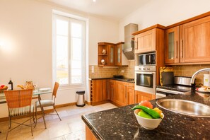 Refrigerador, microondas, horno y lavavajillas 