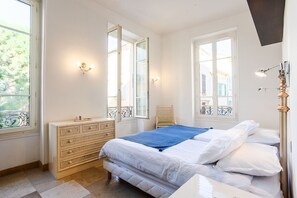 2 habitaciones, tabla de planchar con plancha y wifi gratis 