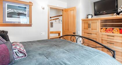 Ski-In/Ski-Out Condo | Near Rec Center