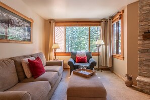 TV, DVD player - Book for the Holidays! Cozy Condo near Village of Northstar! Close to Chairlift! (Truckee)