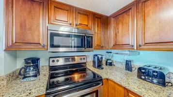 Refrigerador, microondas, horno y parrilla de estufa