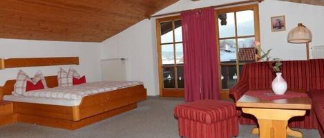 1 slaapkamer, een strijkplank/strijkijzer, internet, beddengoed