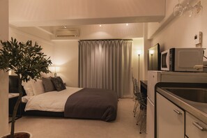 1 chambre, bureau, fer et planche à repasser, accès au Wi-Fi (inclus)