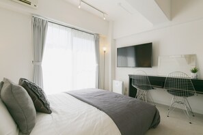 1 chambre, bureau, fer et planche à repasser, accès au Wi-Fi (inclus)