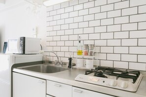 Fridge, microwave, stovetop, cookware/dishes/utensils