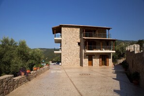 Esterni