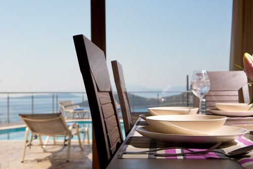 Luxury 6 bedroom villa with stunning view of Ionian sea in Mikros Gialos