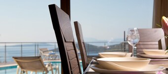 Luxury 6 bedroom villa with stunning view of Ionian sea in Mikros Gialos