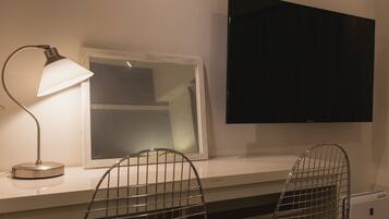 1 bedroom, desk, iron/ironing board, free WiFi