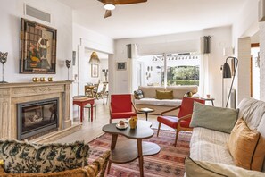 Älytelevisio, takka, DVD-soitin