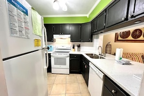 Condo, 2 Bedrooms | Private kitchen