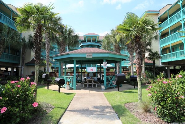 Condo, 2 Bedrooms | Property grounds