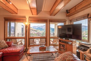 Condo, 3 Bedrooms | Interior