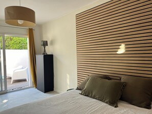 2 bedrooms, desk, iron/ironing board, WiFi - 80 m² T3 apartment in inverted duplex 2 Bedrooms + terrace (Pérols)