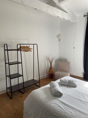 2 soverom, strykejern/-brett, wi-fi og sengetøy