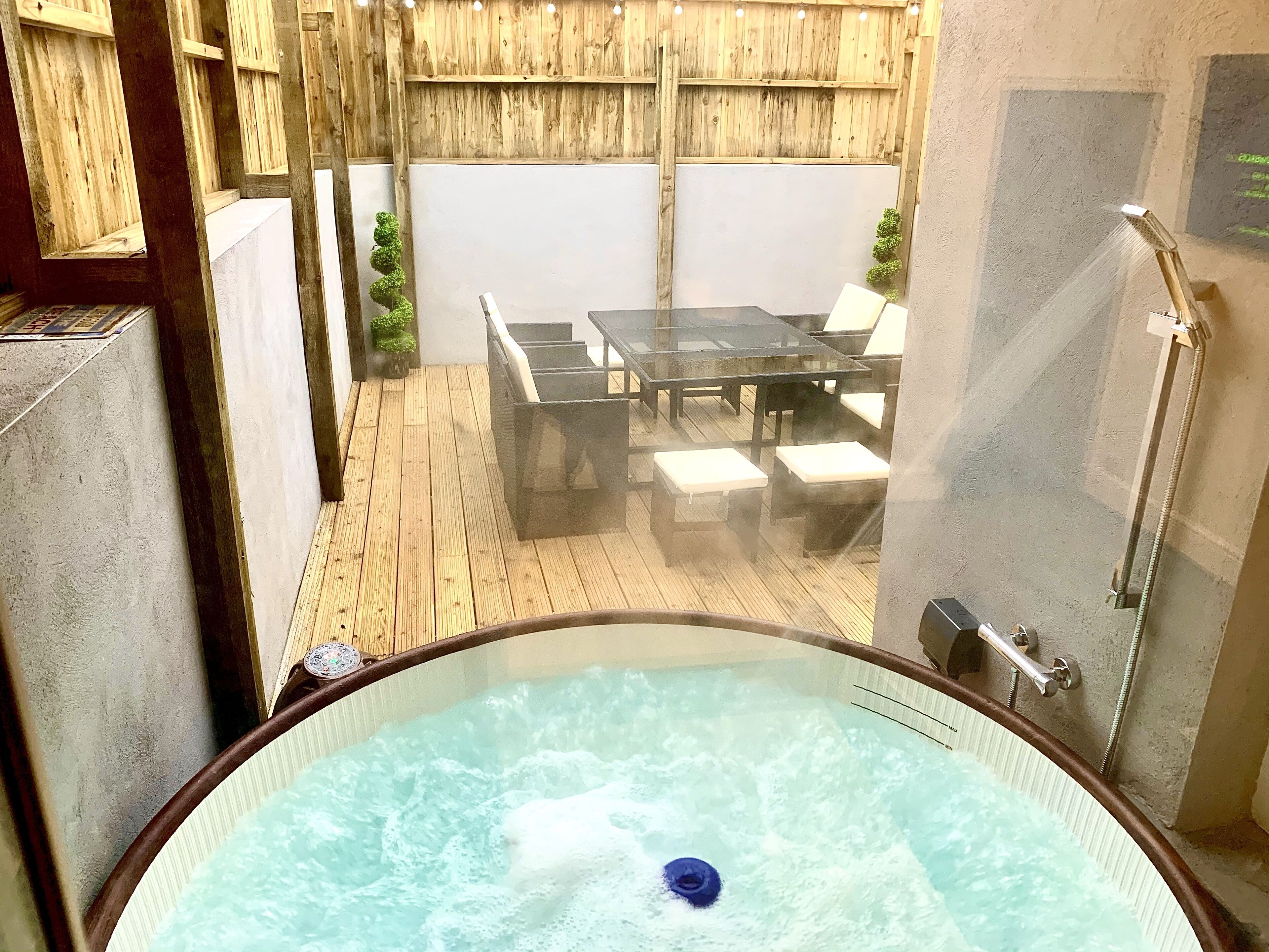 Casa de lujo, bañera de hidromasaje | Jardín