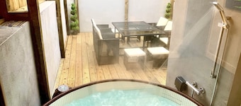 Victory Luxury Hot Tub House