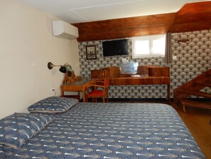 1 habitación, tabla de planchar con plancha, wifi y ropa de cama