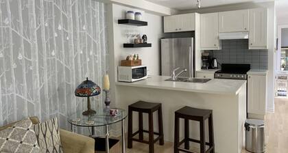 Gorgeous Downtown Property, Private Yard