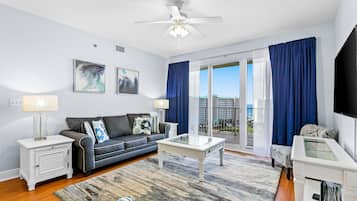 Televisión, reproductor de DVD y videoteca