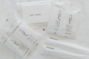 Sèche-cheveux, serviettes fournies